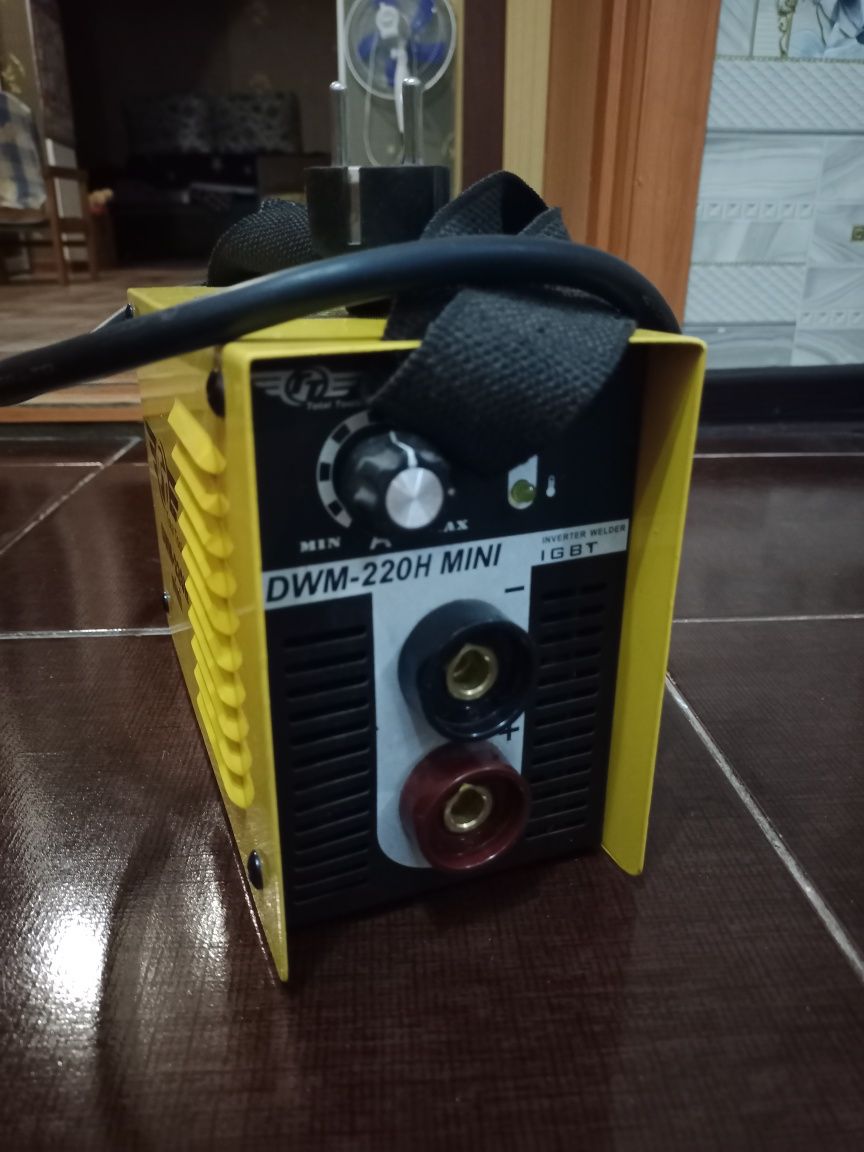 Сварочный инвертор Total Tools DWH-220H mini (MMA)