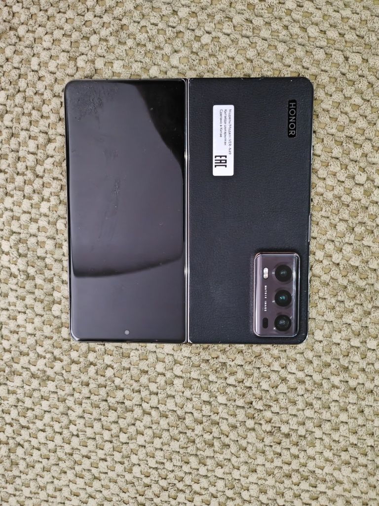 Телефон HONOR Magic V2.
