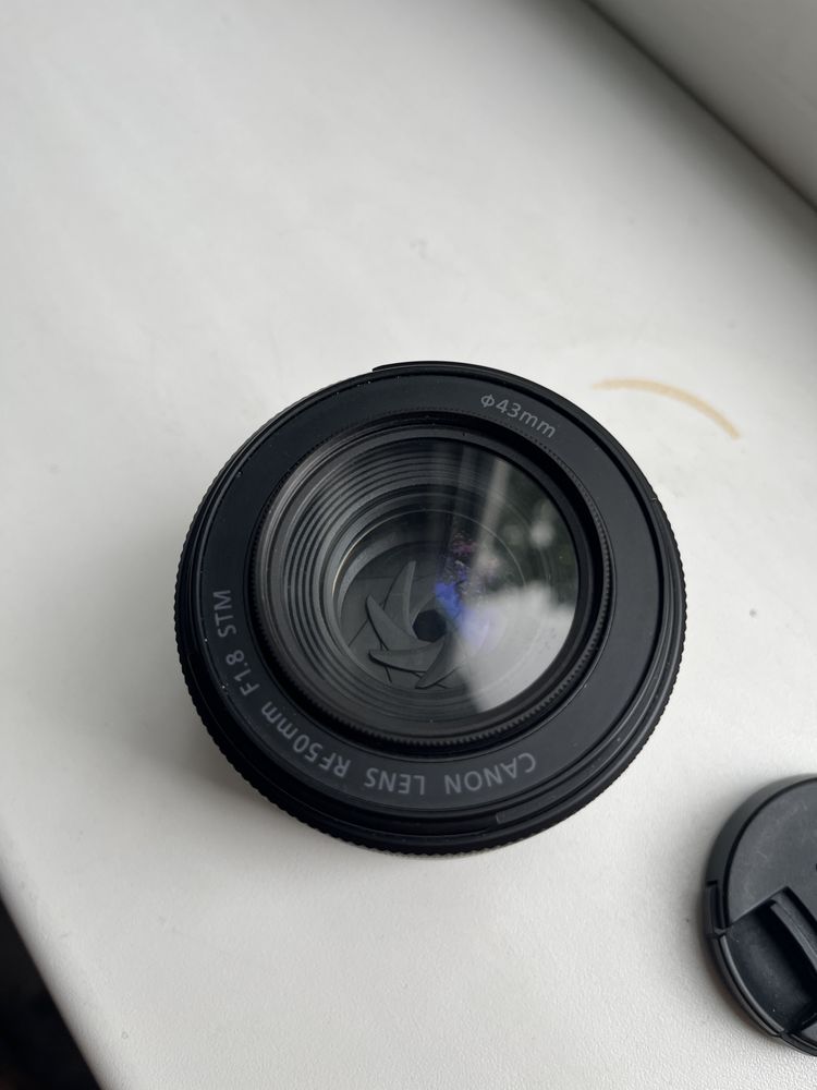 Canon RF 50mm f/1.8 STM