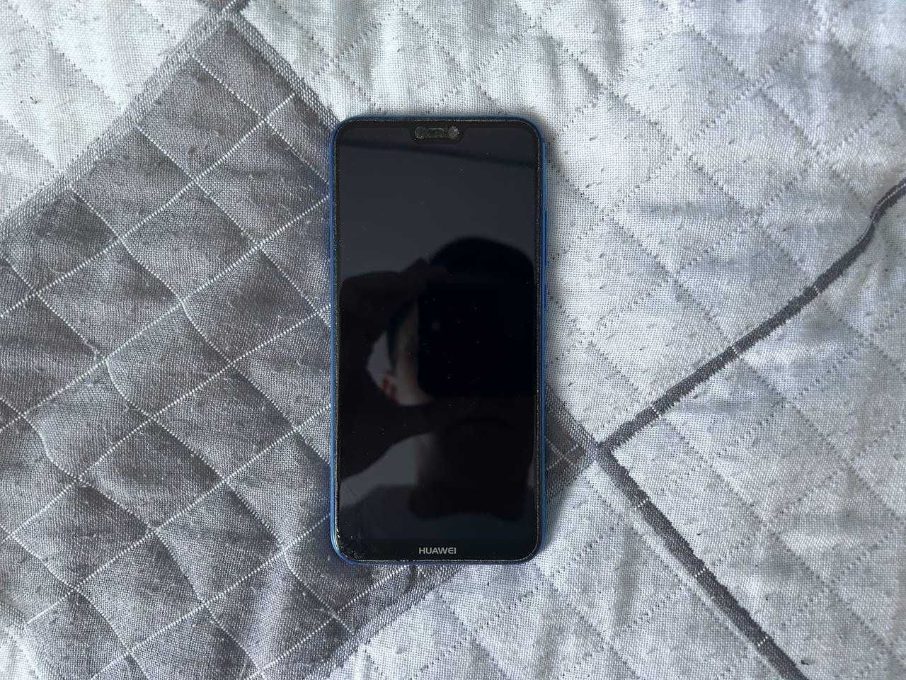 Продам в хорошем состоянии смартфон Huawei P20 Lite (синий)