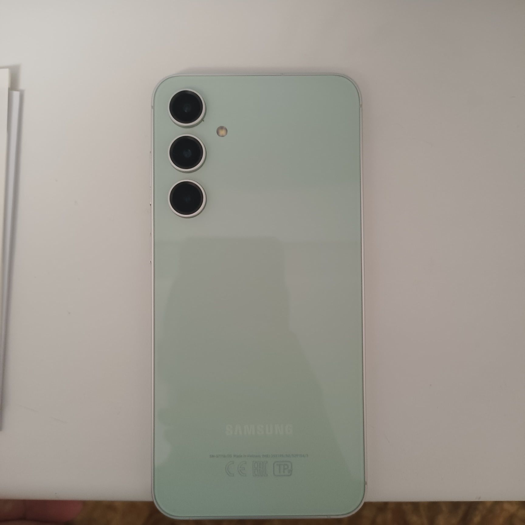 Продам Samsung S23 Fе