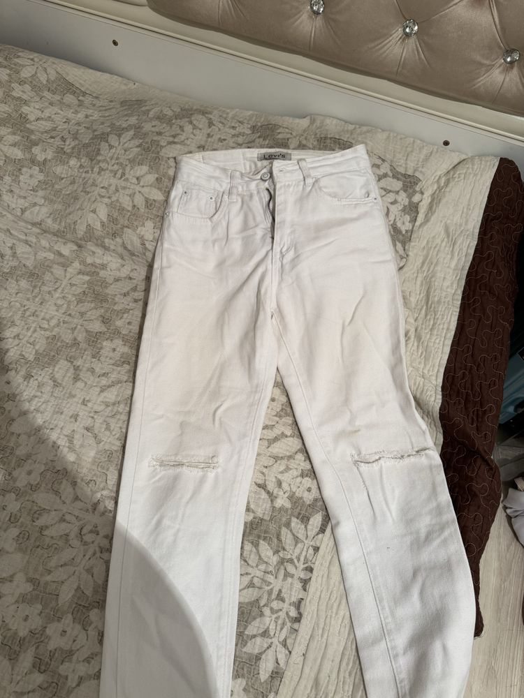 Белые джинсы levi’s