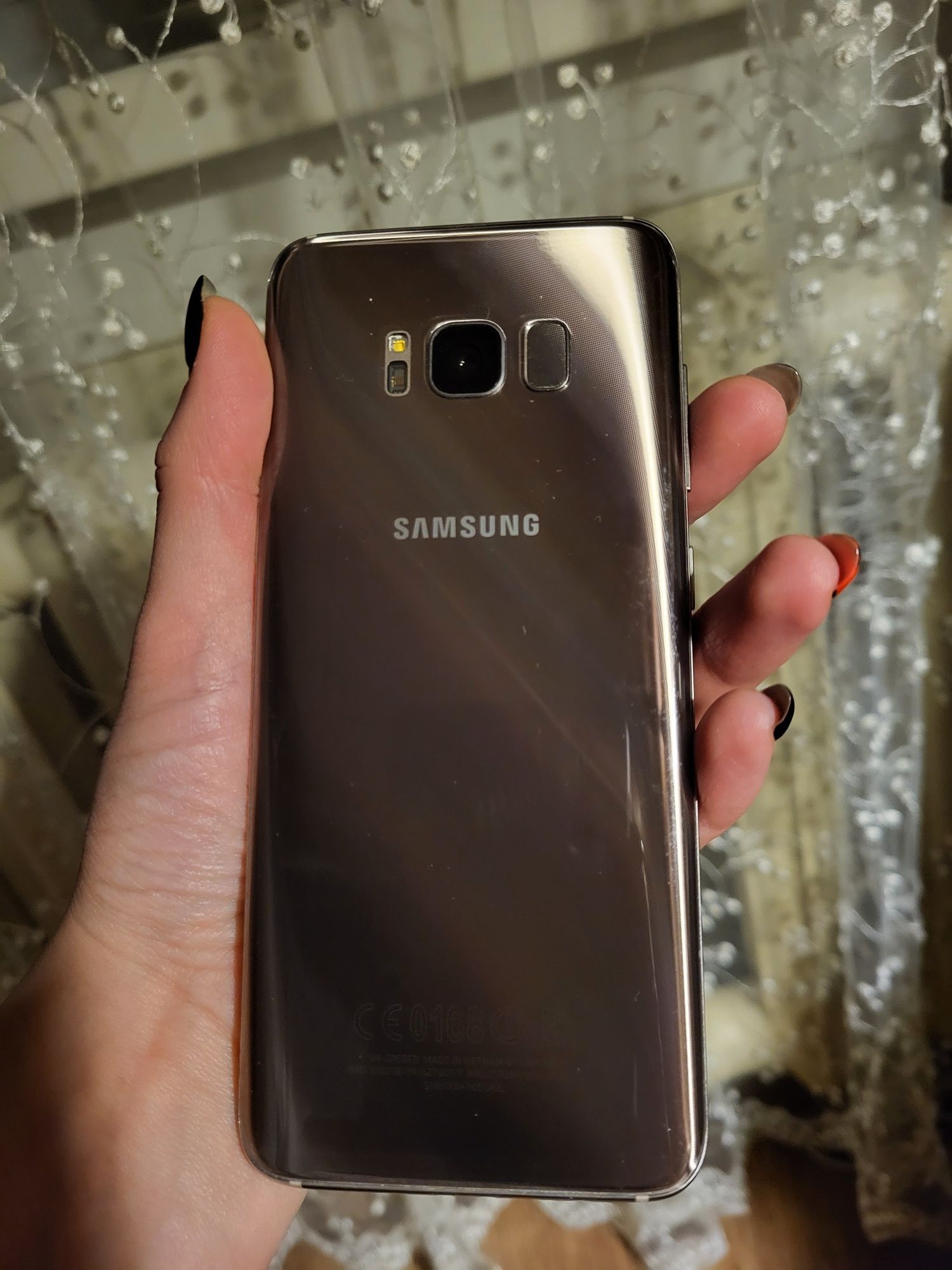 Samsung galaxy s8, 64 Гб, золотистый, полностью рабочий без трещин.