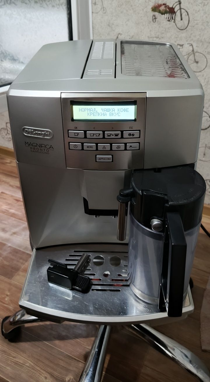 Автоматическая кофемашина Delonghi