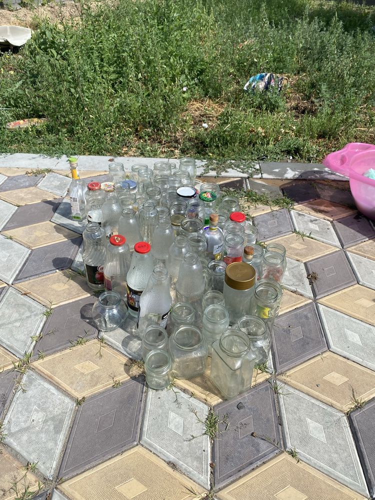 Отдам банки, бутылки