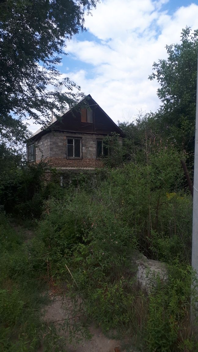 Продам или поменяю двухэтажную дачу.в ближайшем пригороде.