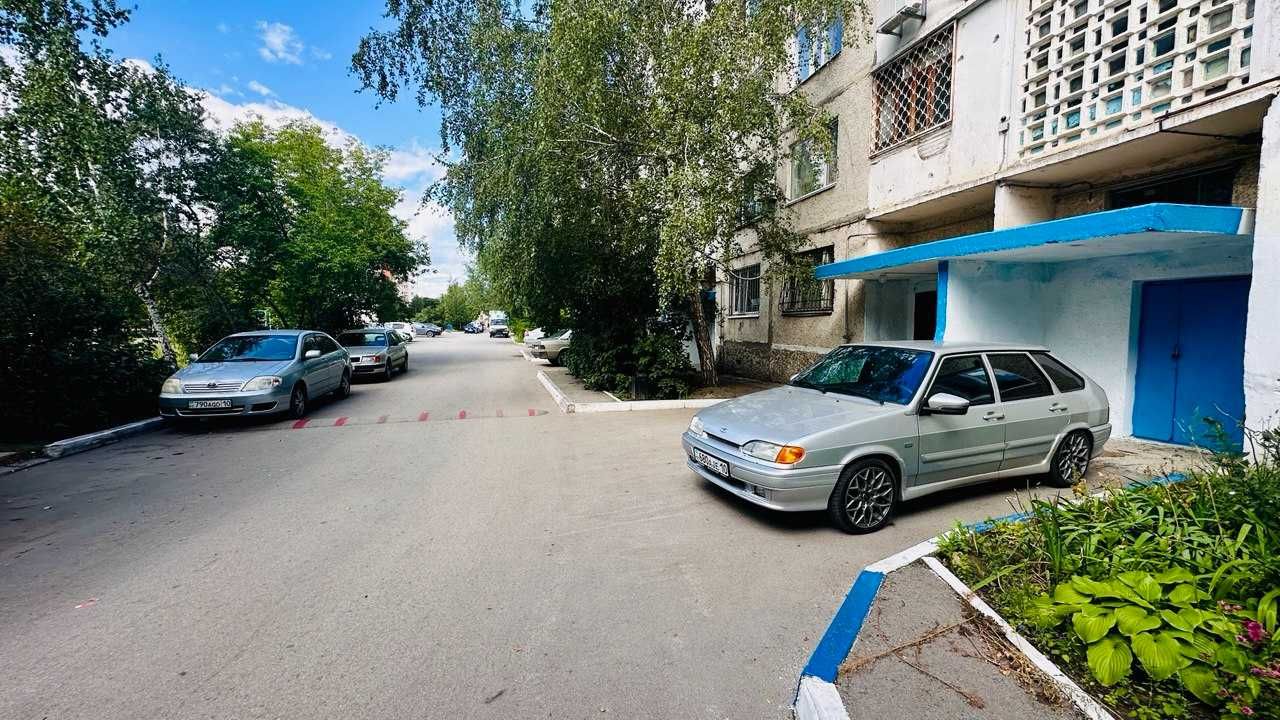 Продам 1-комнатную 8 мкр.