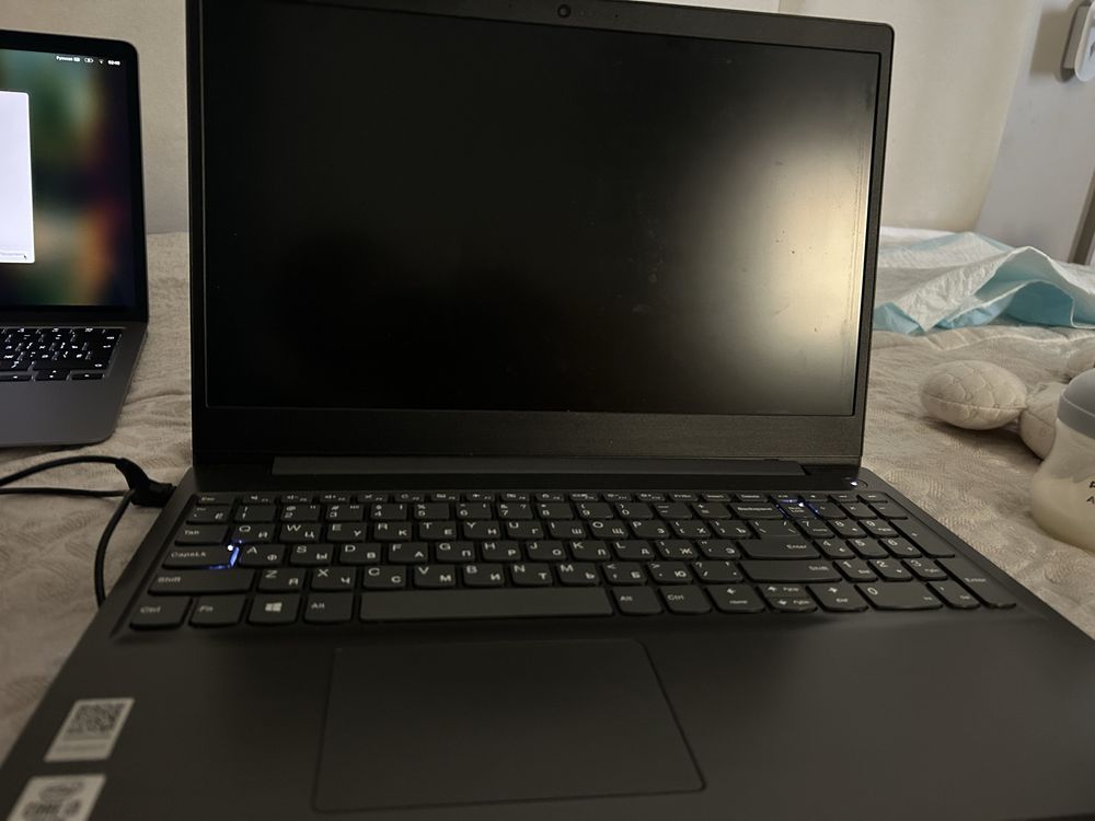 Ноутбук Lenovo v15 core i3