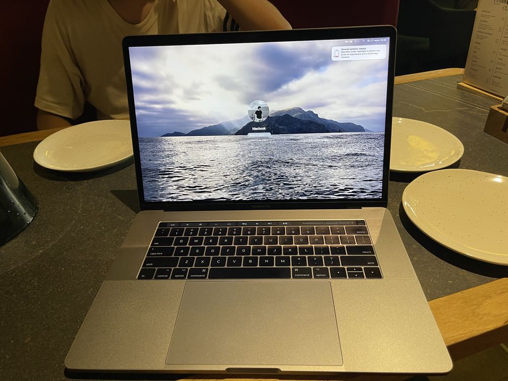 Macnook PRO 15 (2017) c Touchbar