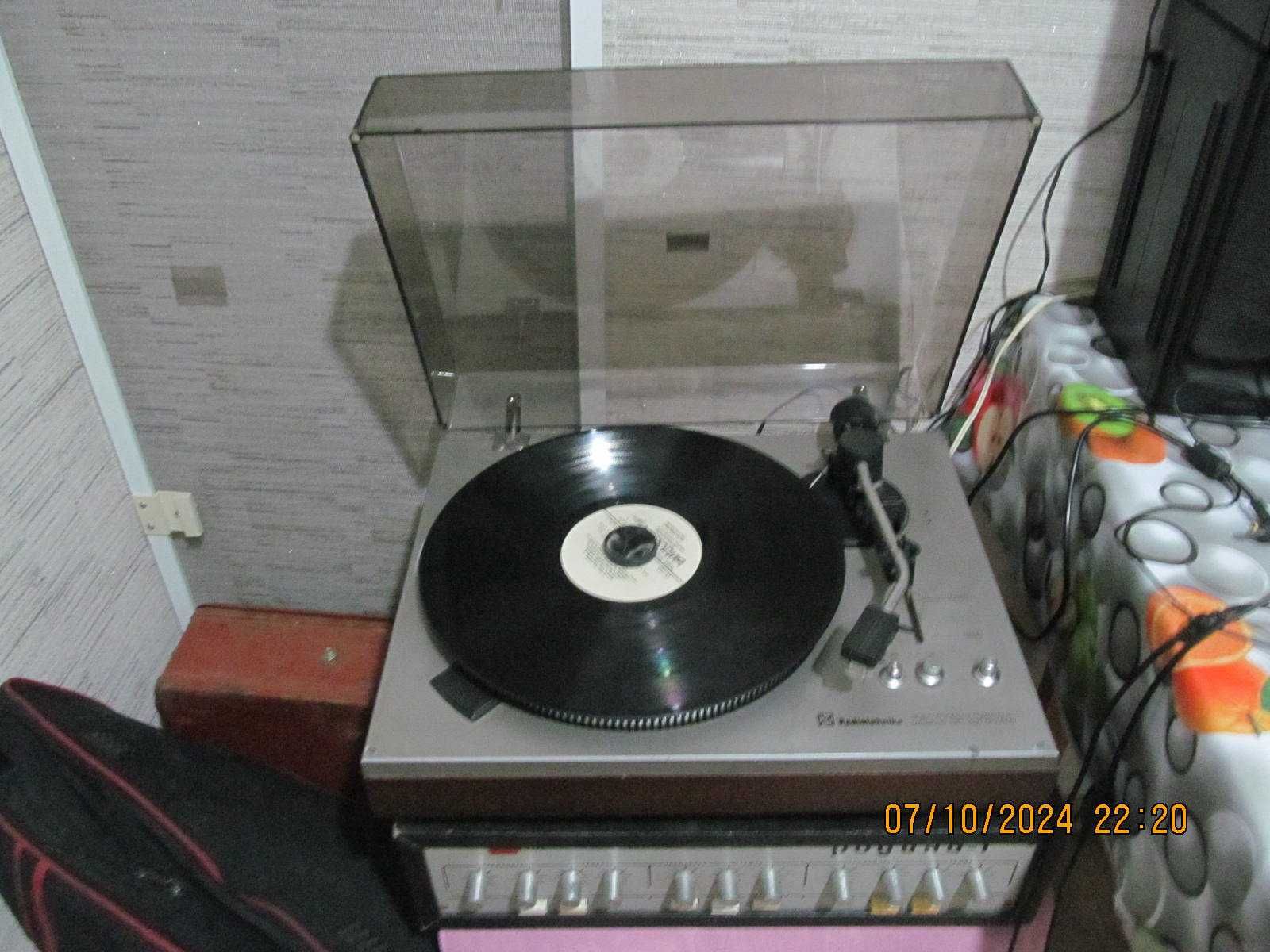 Усилитель-Родина-1 + радиотехника ЭП-101 стерео + 2 колонки aiwa.