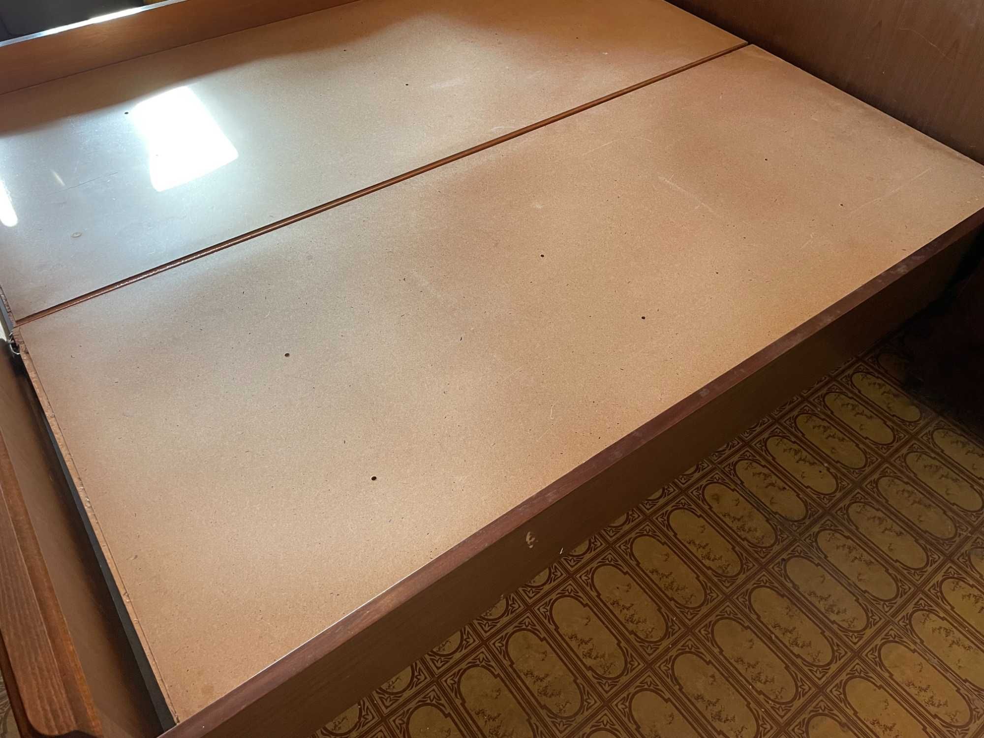 Продам двуспальную кровать, Польша, ширина 160 см, деревянная