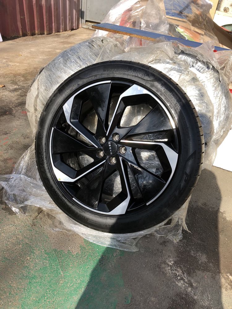 Комплект шины Pirelly + диски  на Zeekr 265/45/ R21 Sport