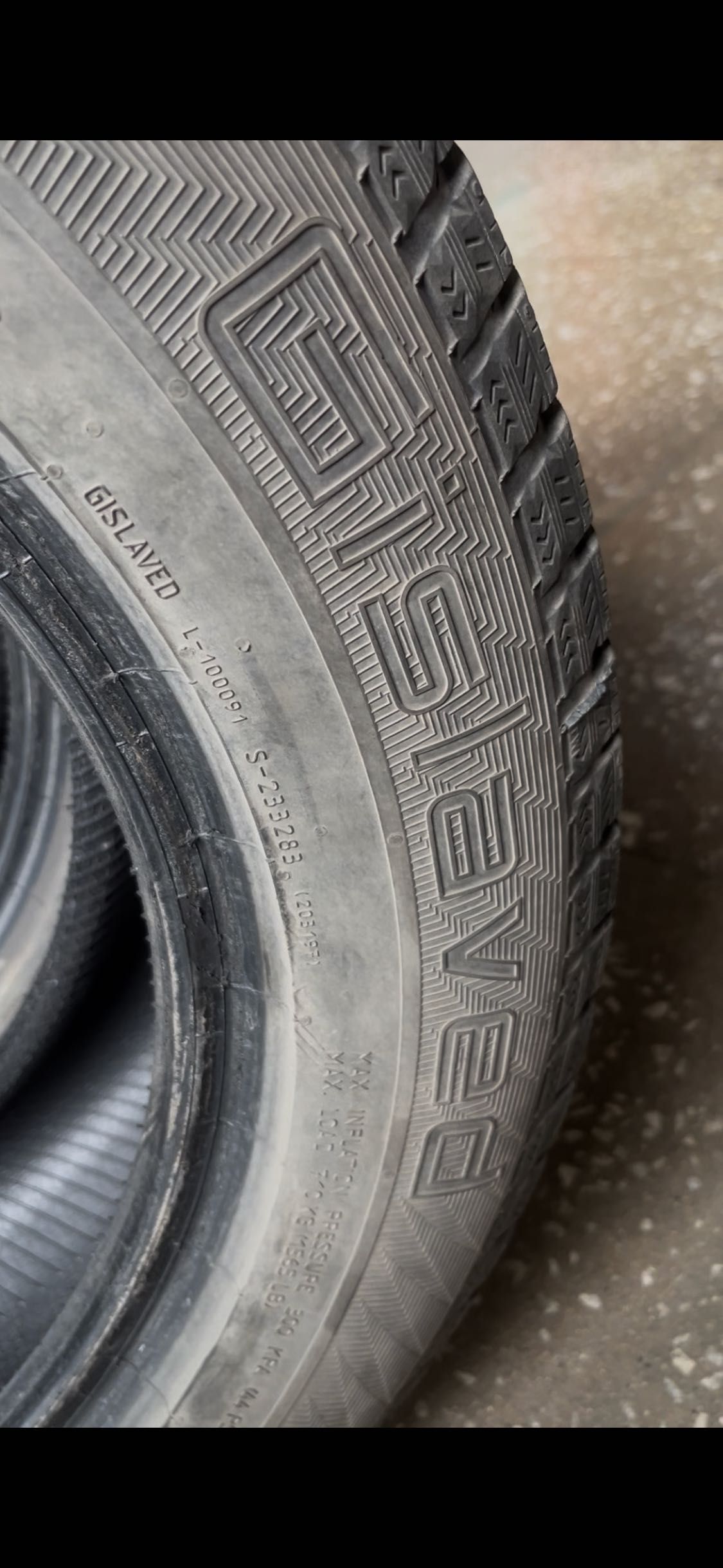 Продаю комплект зимних шин 215/60 R17