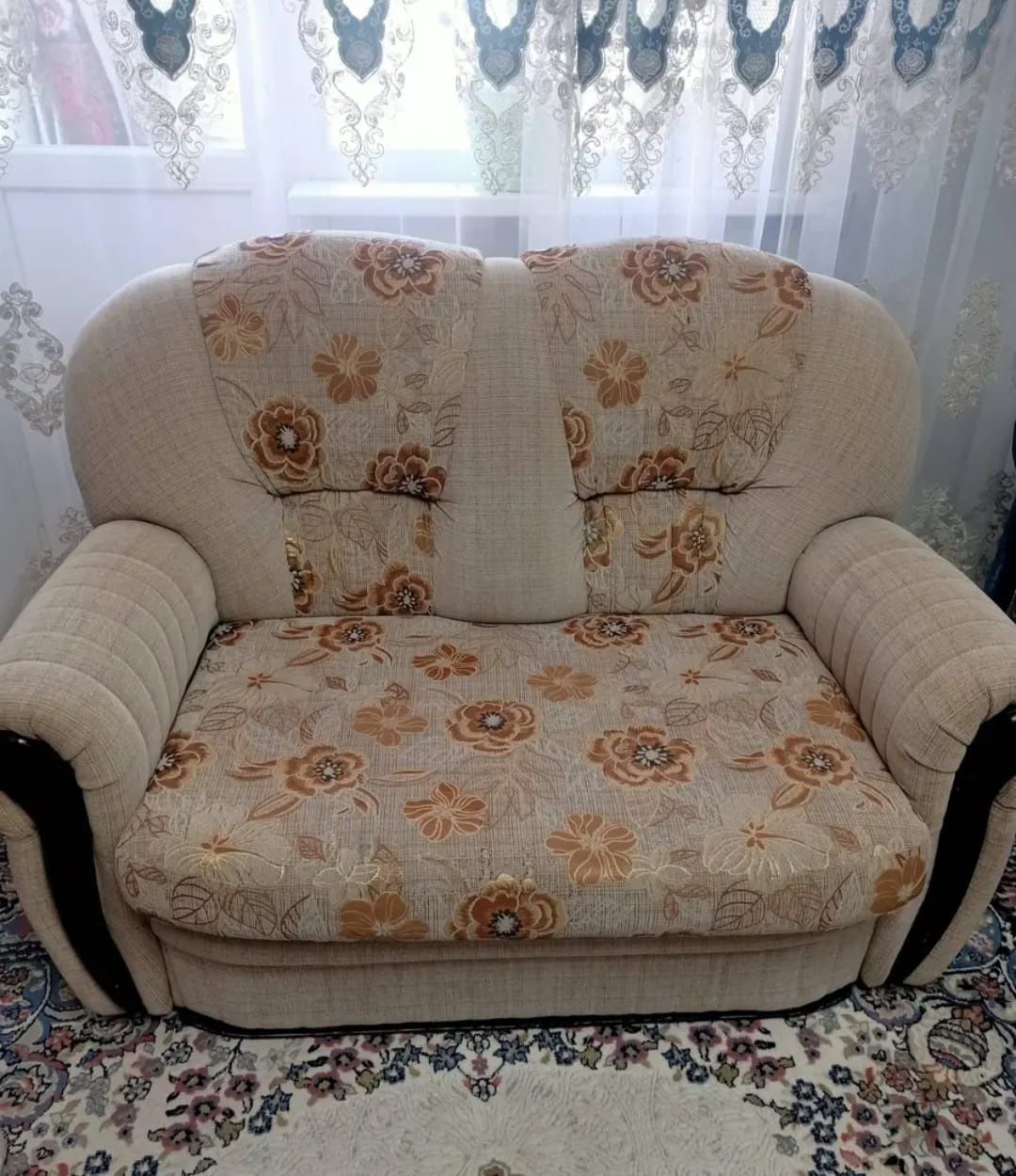 Продам диваны . диван раскладной.кушетка тоже. и кровать с матрасом