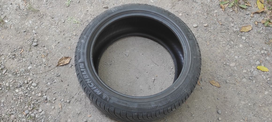 Комплект шин 275/40/20 Michelin. France
