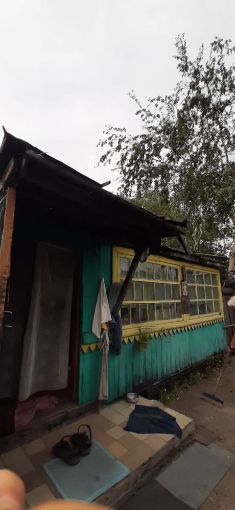 Продаётся дом с большим участком.