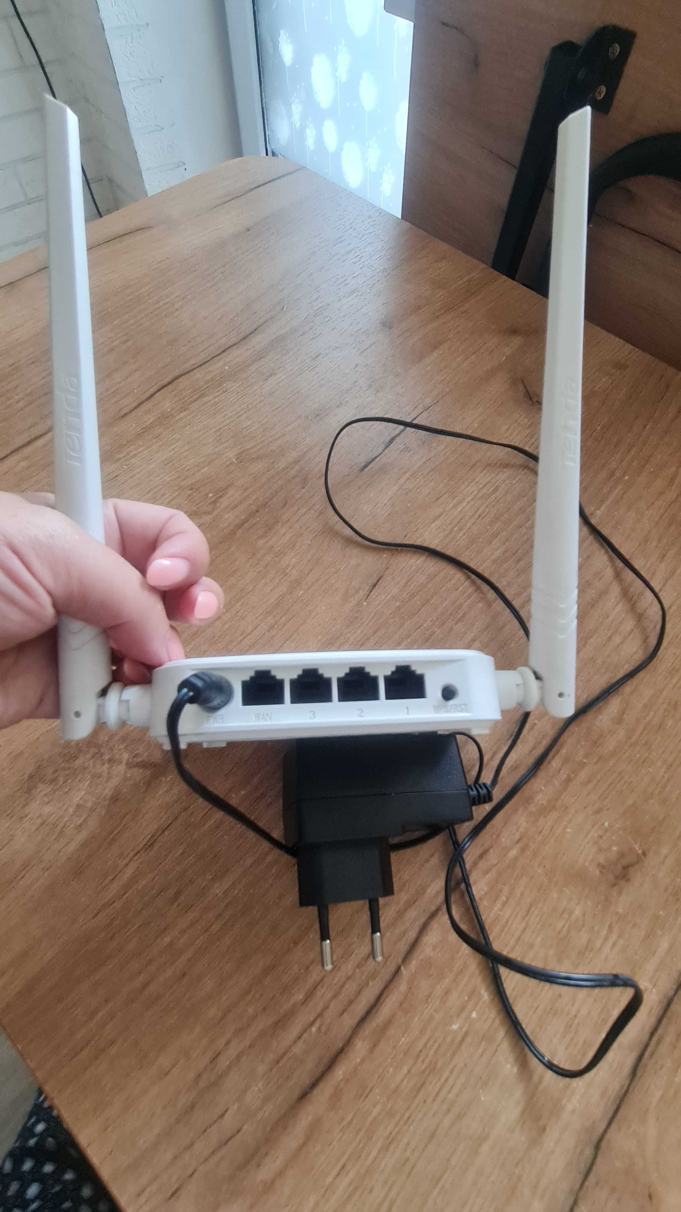 Продам wi-fi роутер Tenda рабочий