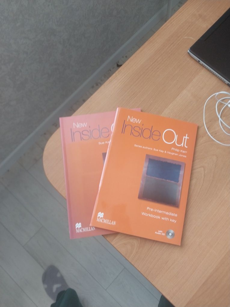 New Inside Out, Pre-Intermediate Student's book and Workbook