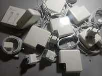 от вашего MacBook - magsafe или Type-c - зарядка, блок питания шнур.