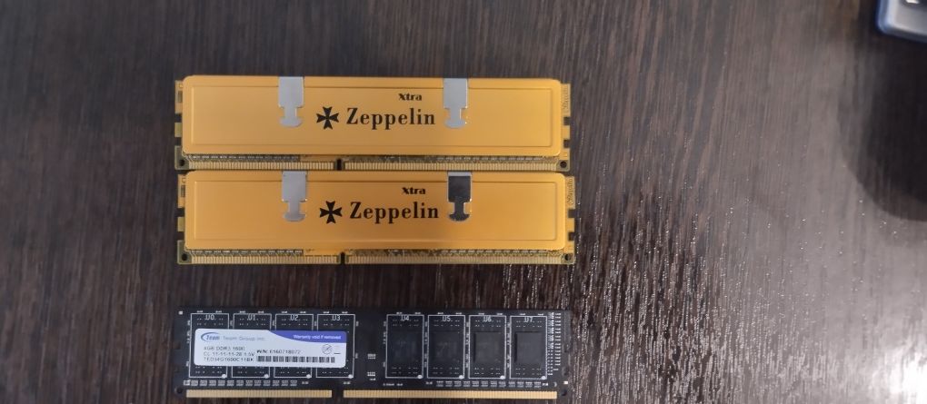 Оперативная память: 2 по 2, 1 по 4 гб DDR3