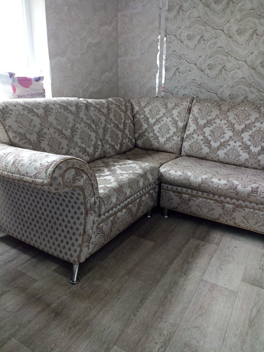 Продам диван с креслом