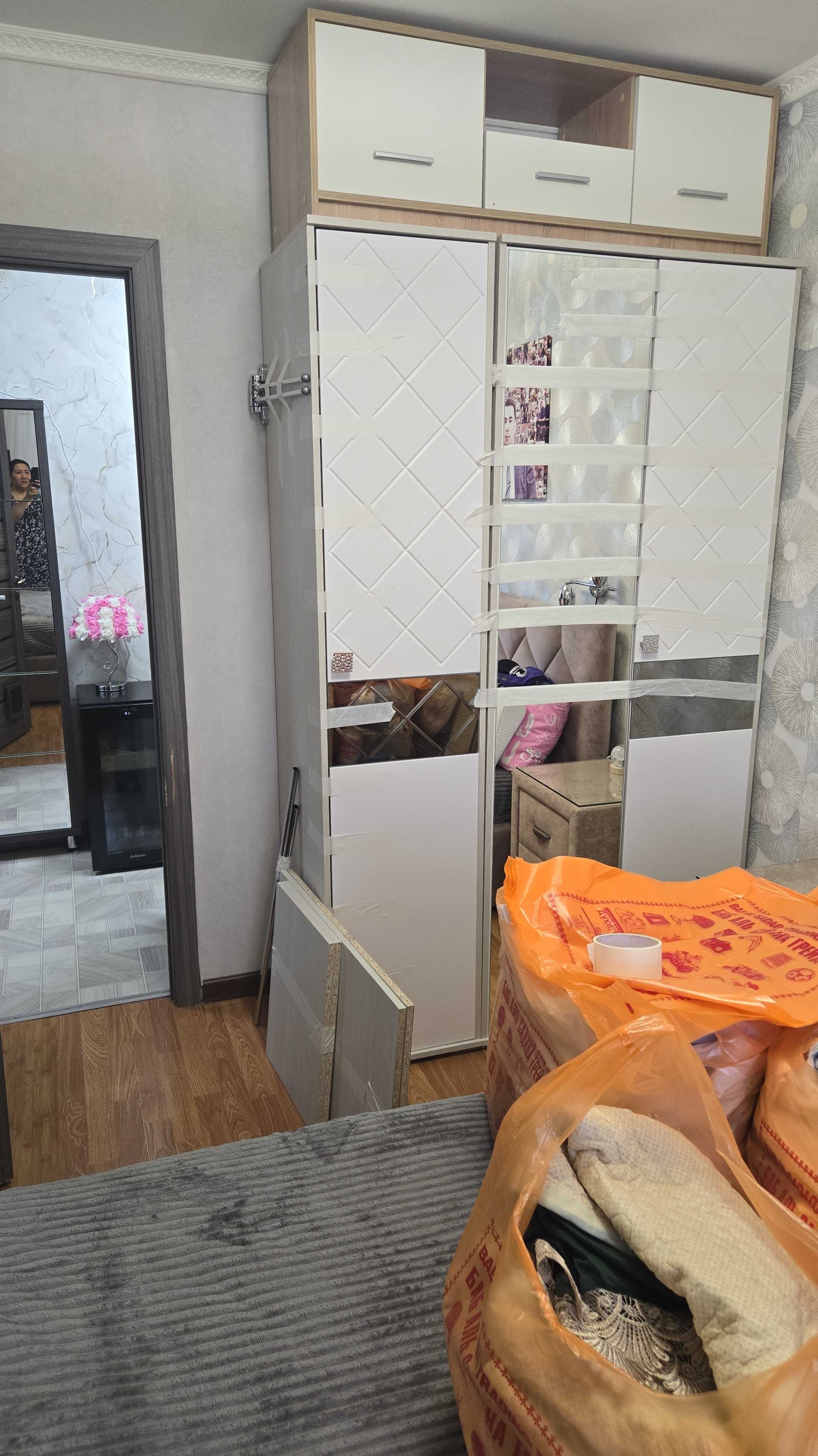 Продам шкафы срочно , консоль, комод