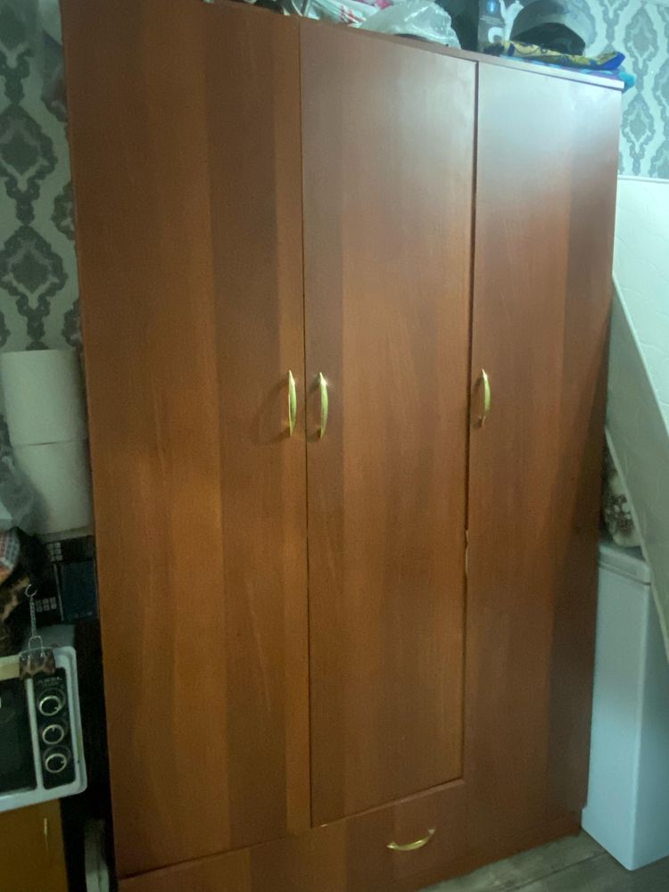 Продам мебель: комод, шкаф, прихожая недорого
