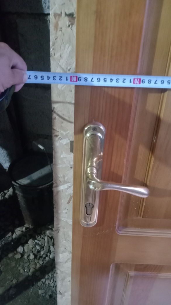 Дверь настоящая деревянная