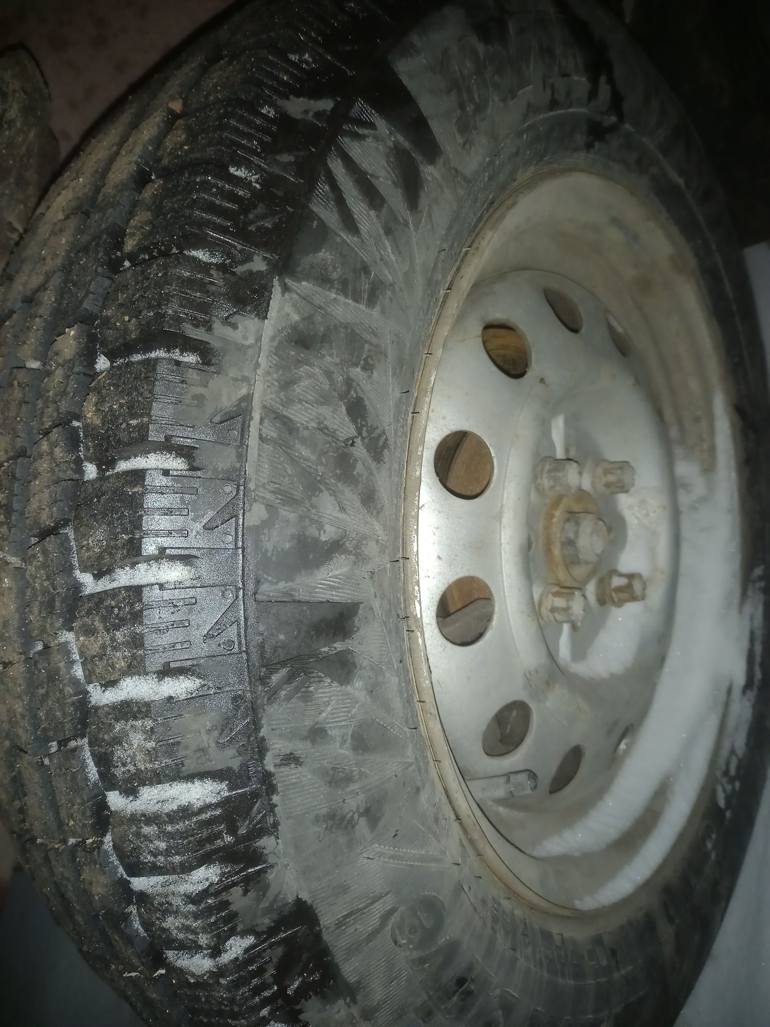 Продам балон зимныи новая в месте дисками 180/70r14