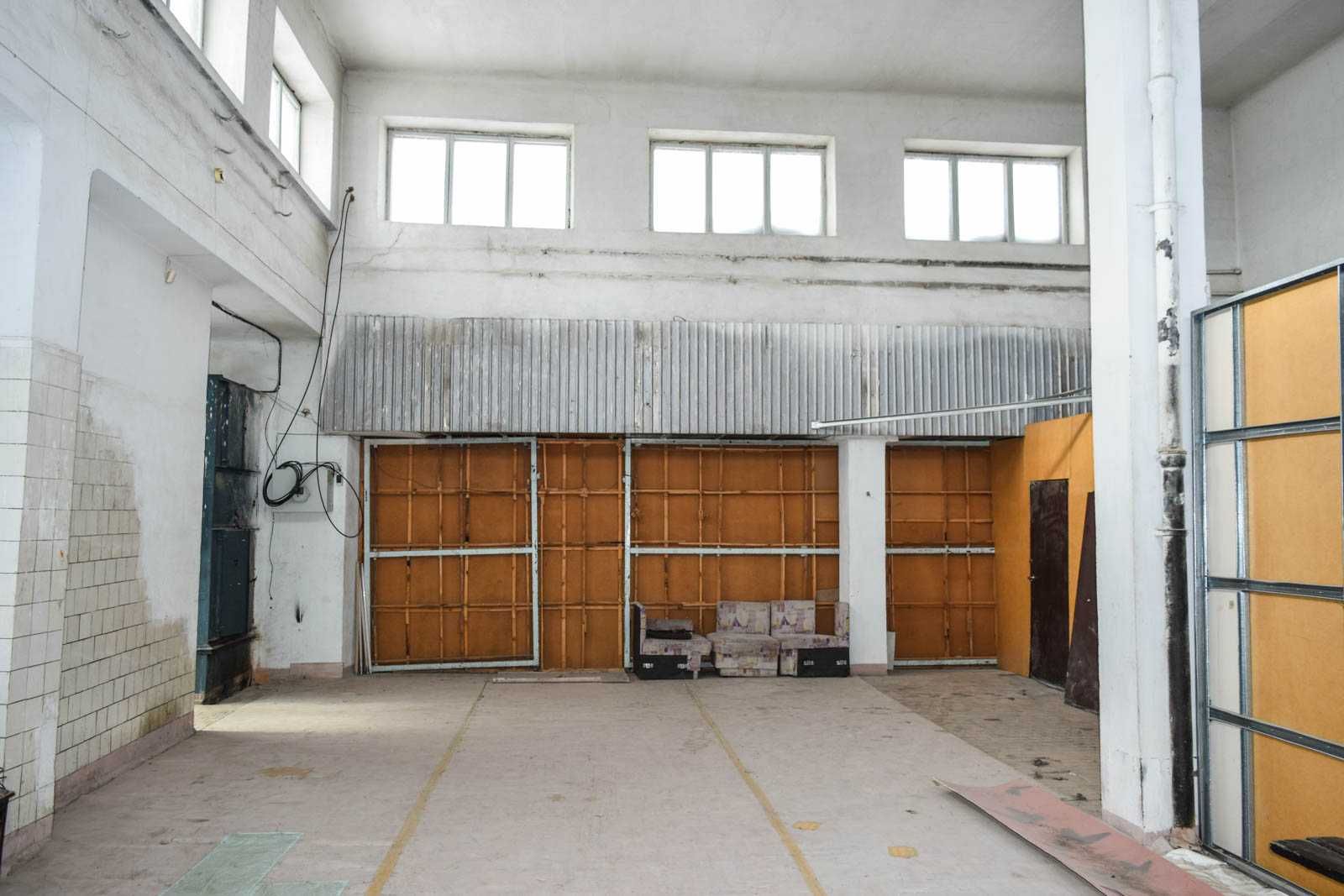 Продажа трехэтажного кирпичного здания в районе нового ЦОТа.