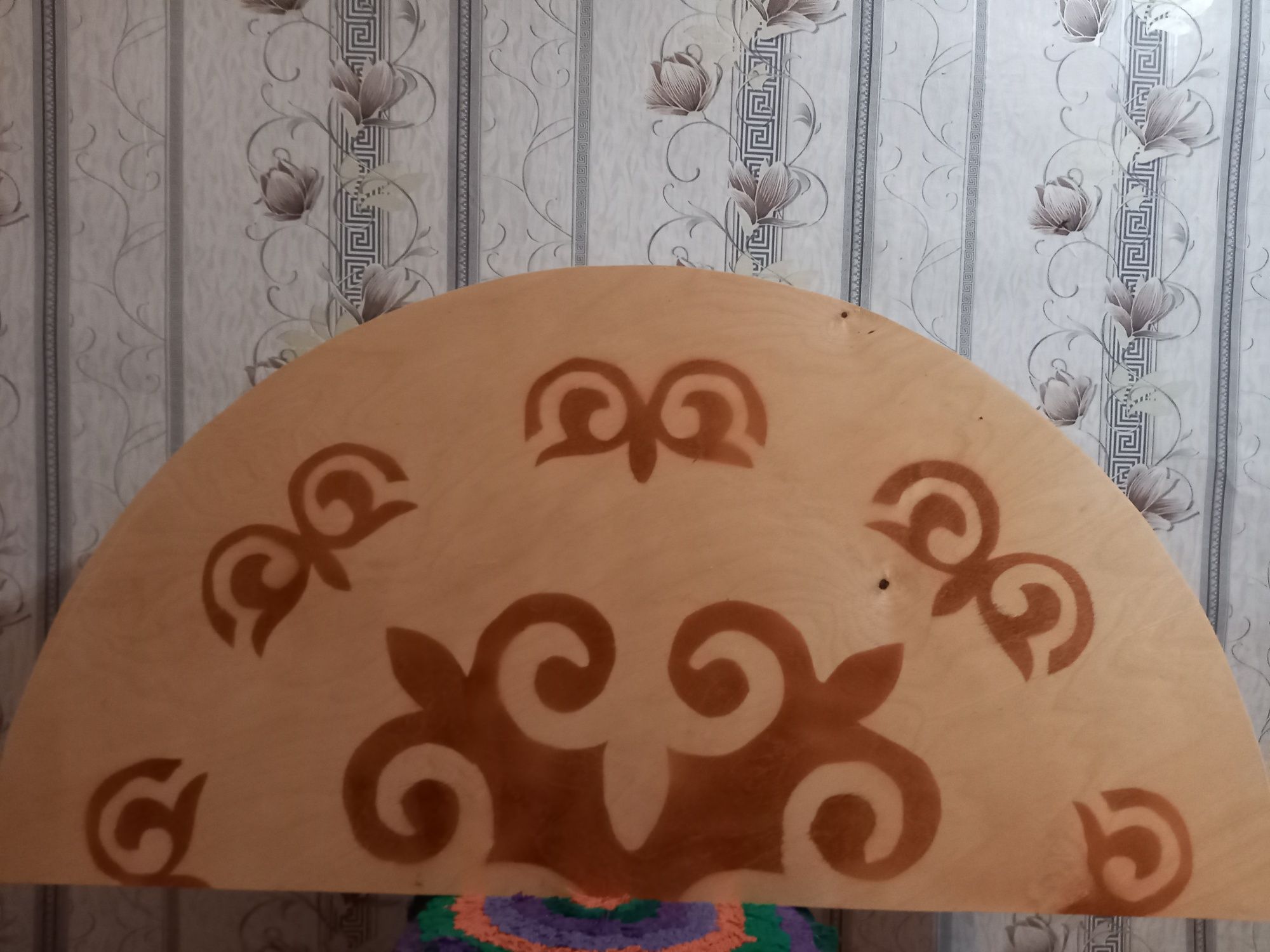 Қазақтың жинамалы дөңгелек үстелі