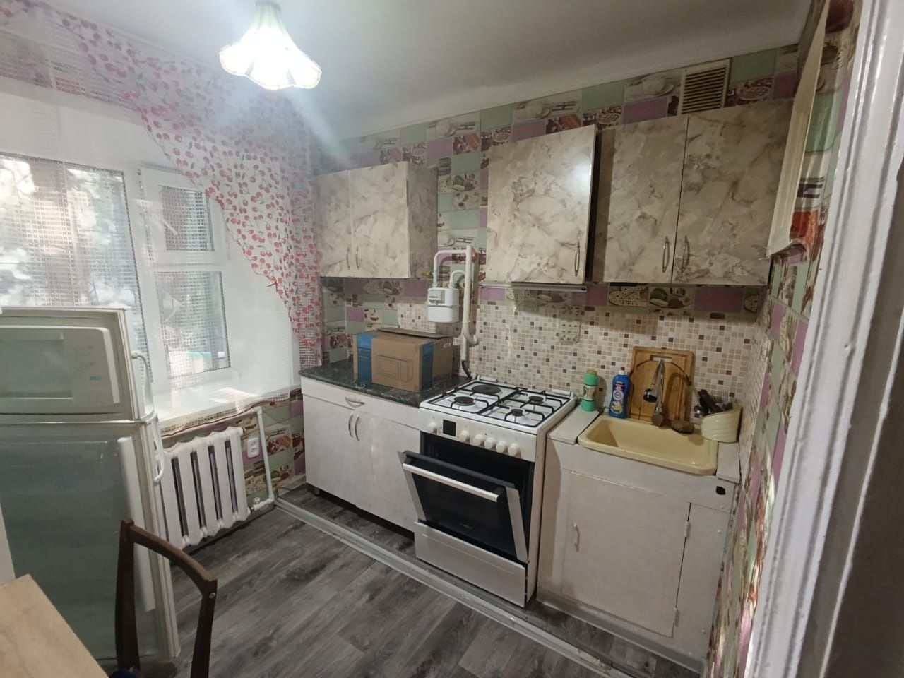 Сдам однокомнатную квартиру по улице Белинского 17 в  первый этаж