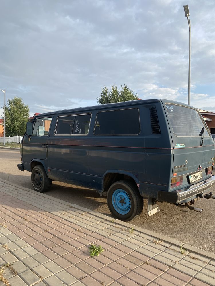 Продам :Volkswagen Caravelle 1983 г.