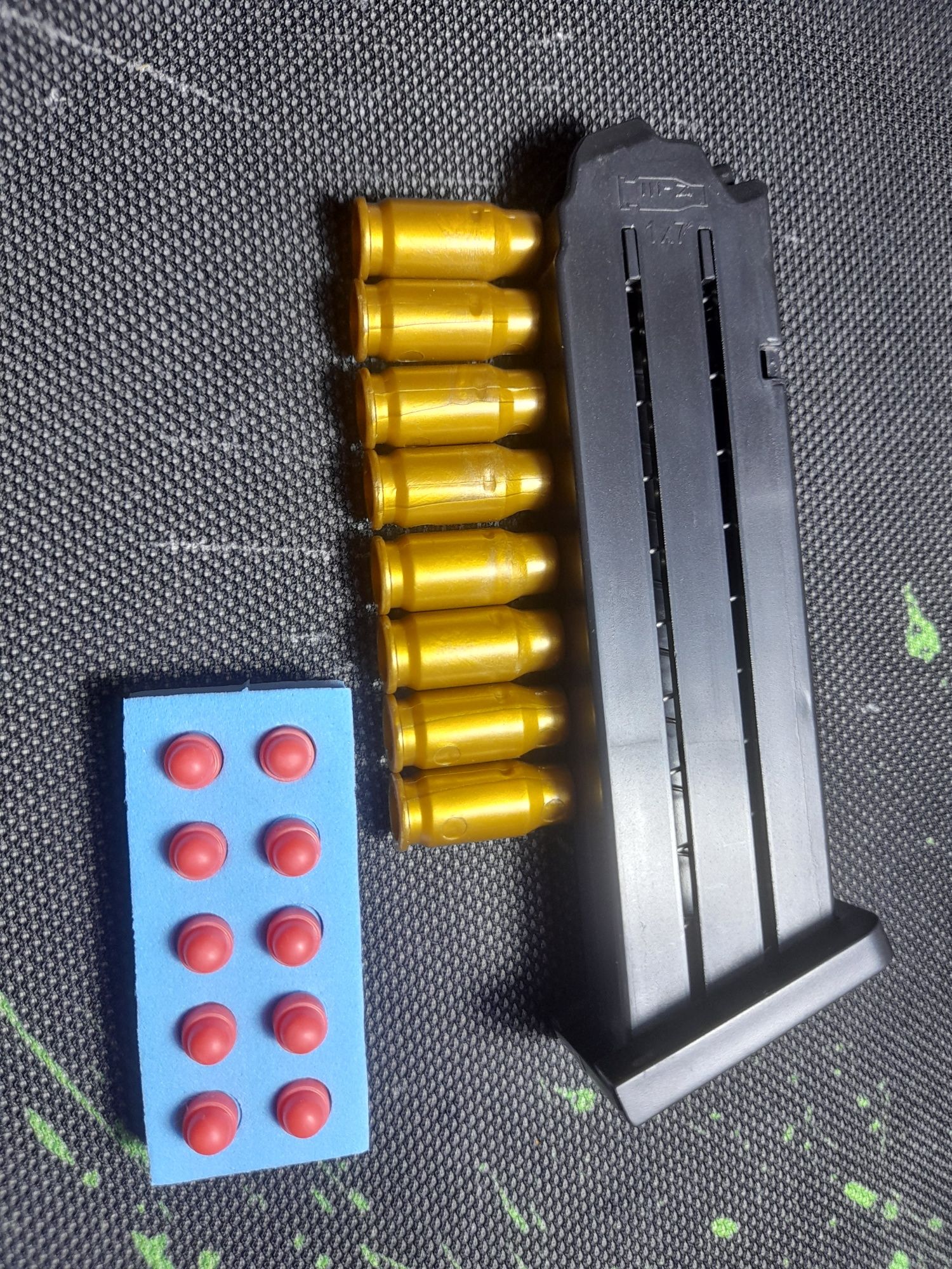 Пистолет игрушка Glock,стреляющий с гильзами