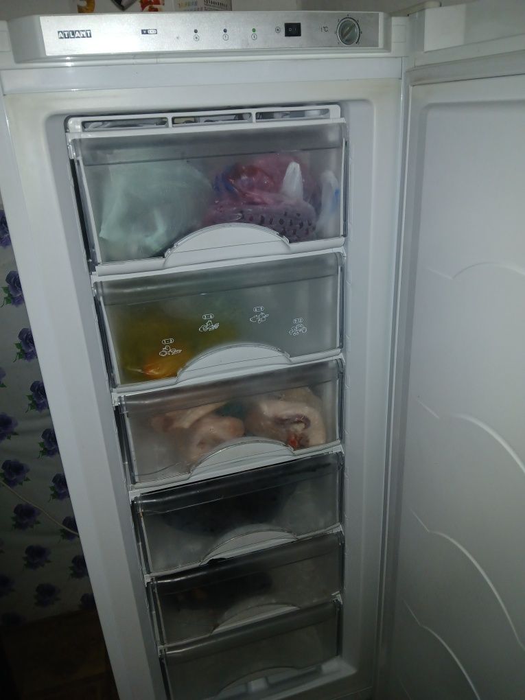 Продам морозильную камеру Атлант