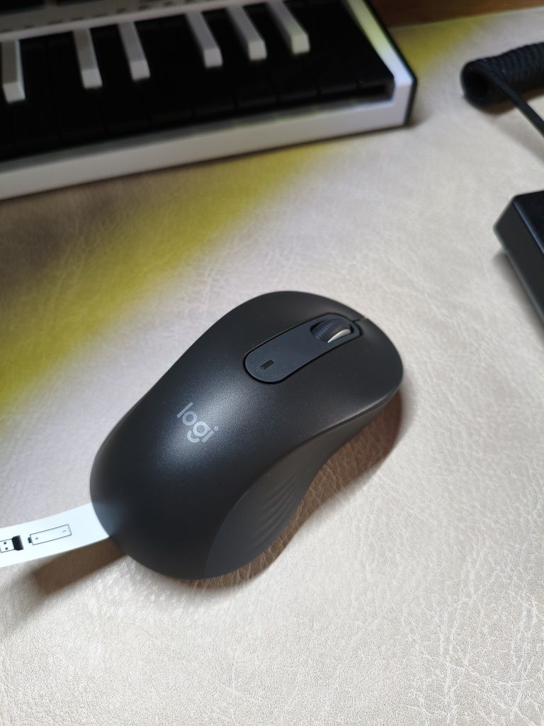 Продам мышь Logitech m650L