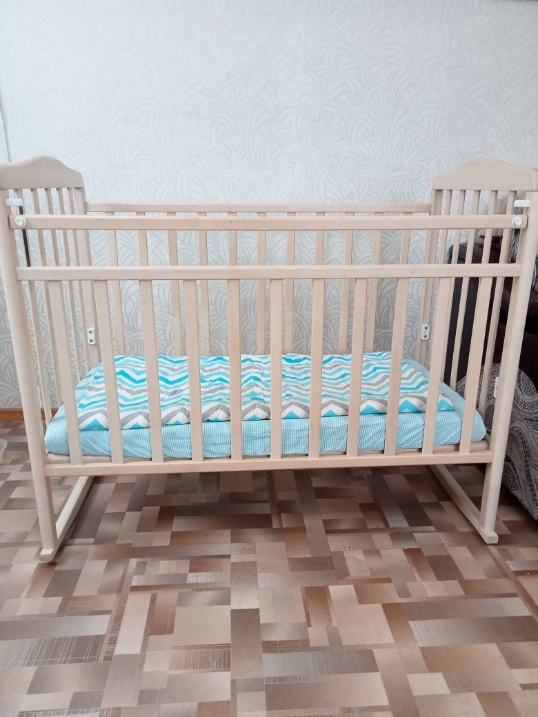 Продам кроватки.