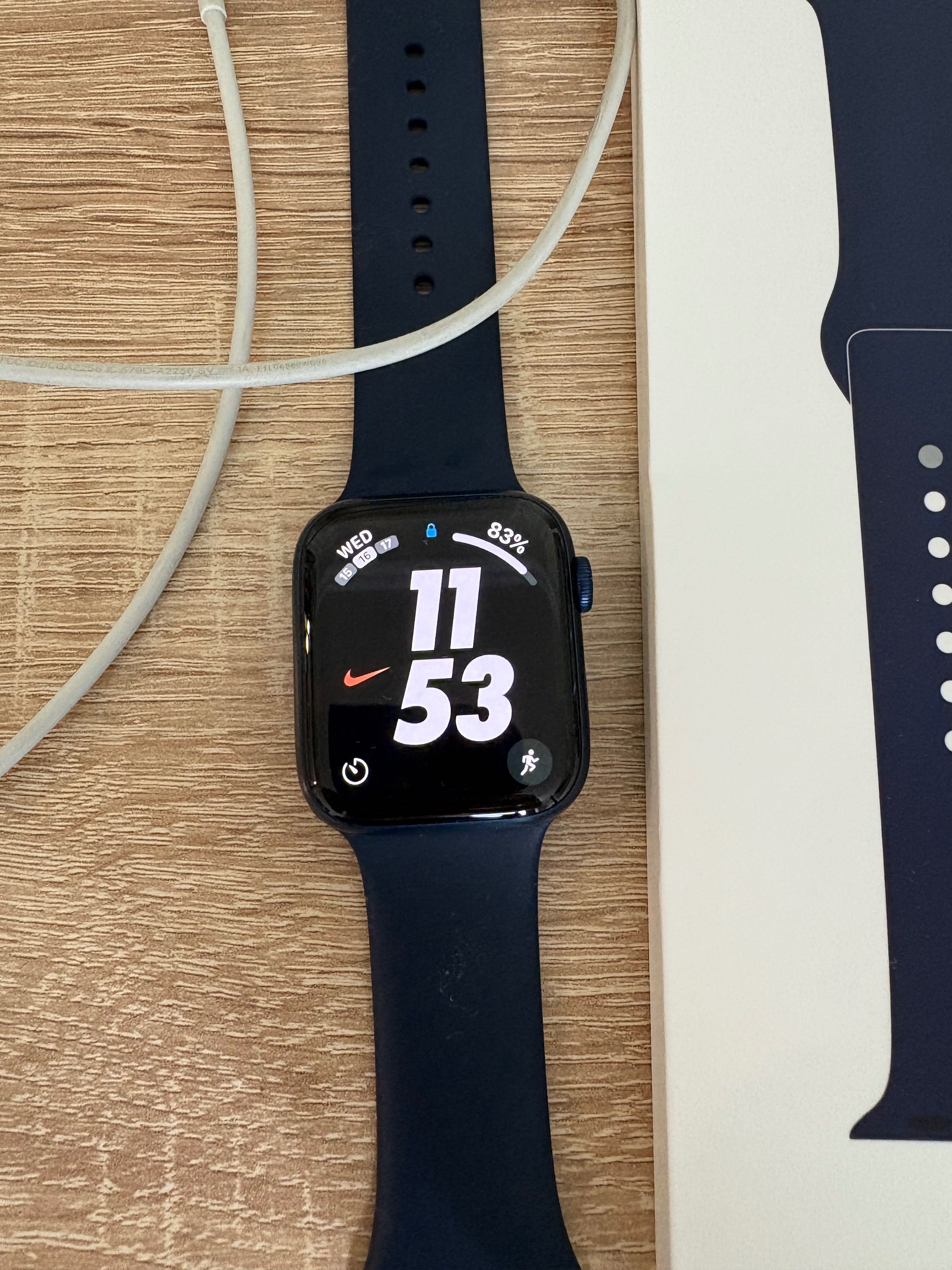 Смарт-часы Apple Watch Series 6 (44 мм)