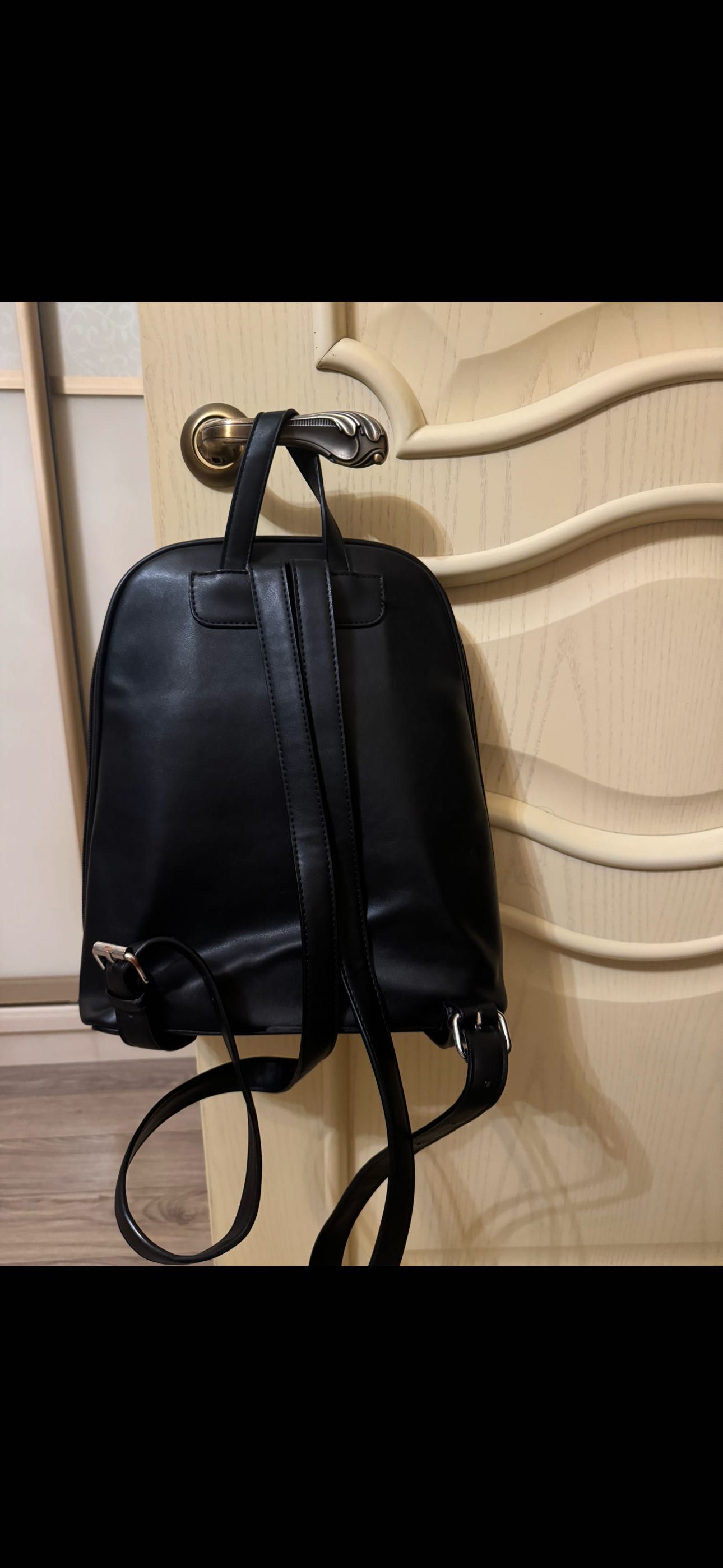 Продам сумки : черного ( Stradivarius) Испания и молочного цвета, рюк