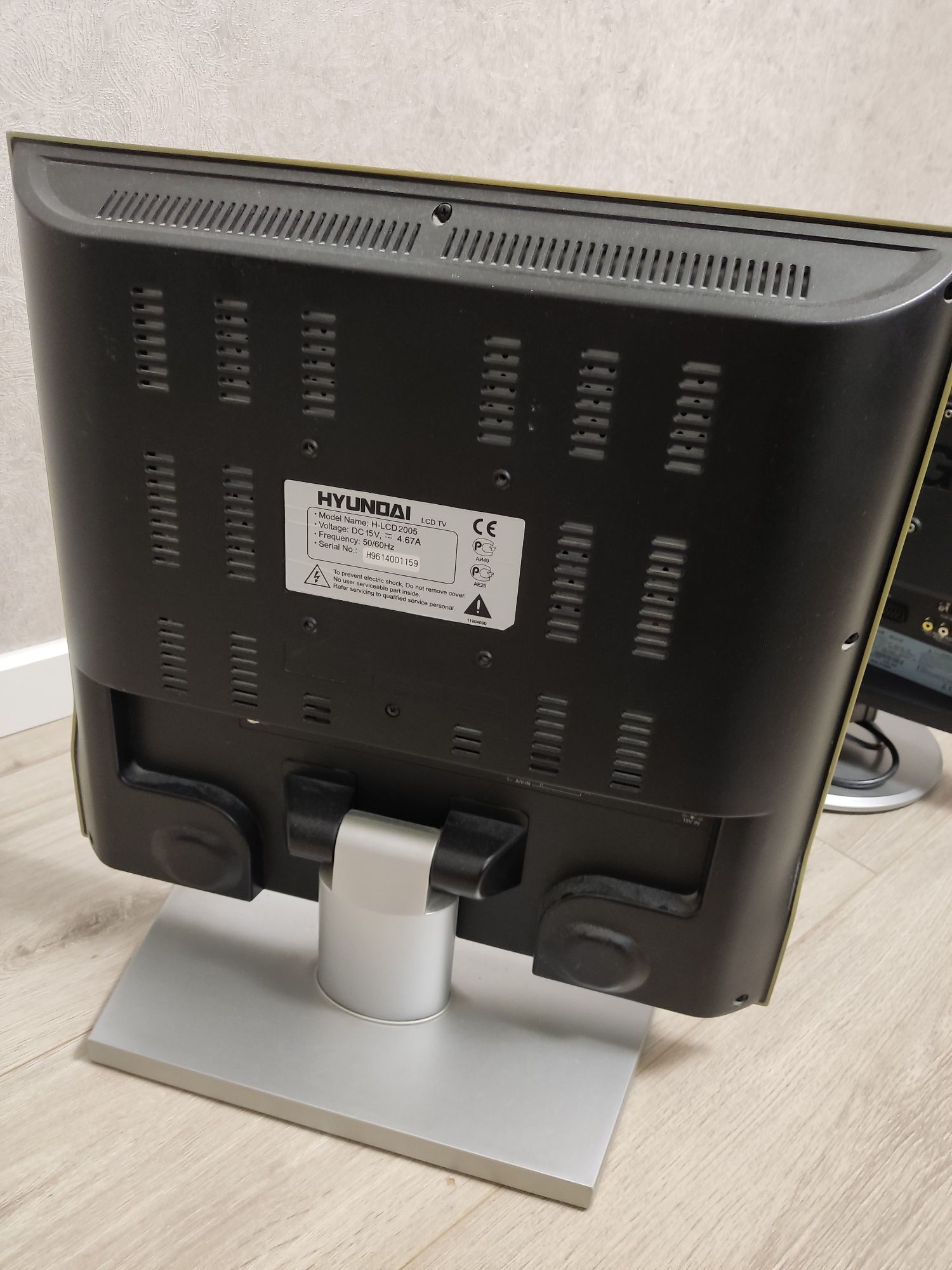Телевизор LG  и Hyundai LCD TV D50