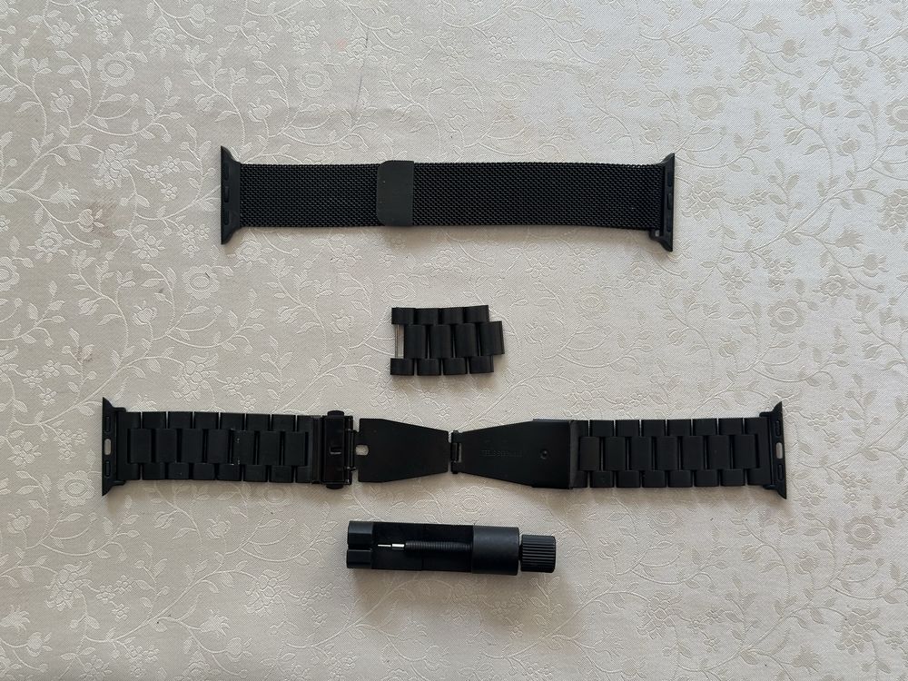 Продаю ремешки на apple watch. В отличном состоянии.