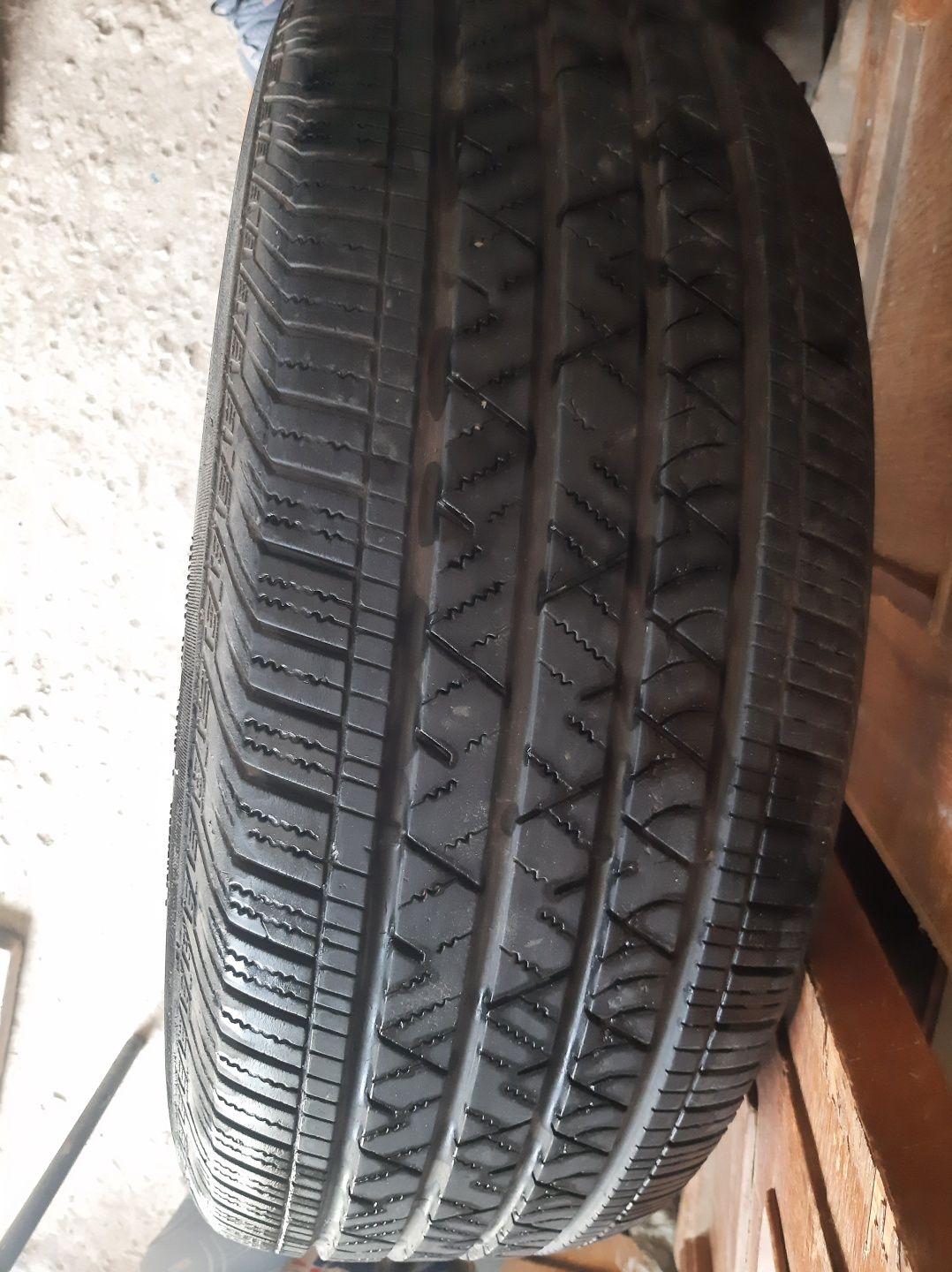 Продаётся шины Continental Cross Contact Lx Sport