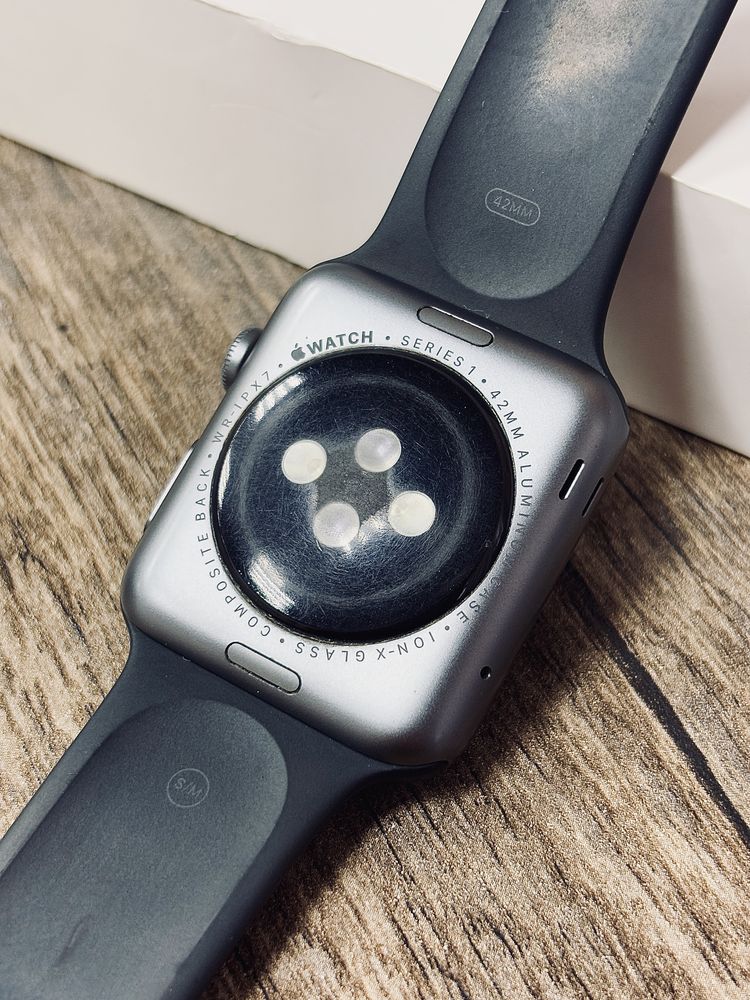 Часы Apple Watch Series 1, 42 mm