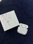 Airpods 4.