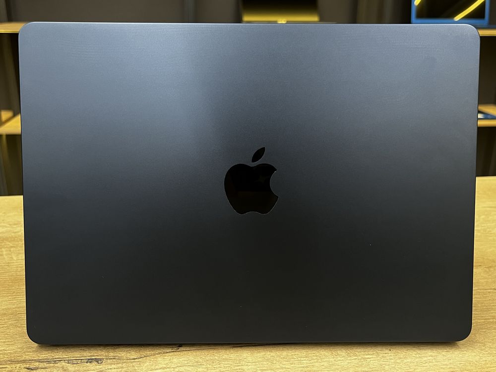 Мощный ноутбук MacBook Air 13 2024.   - 13.6 2K/Apple M3/8GB/SSD 256GB