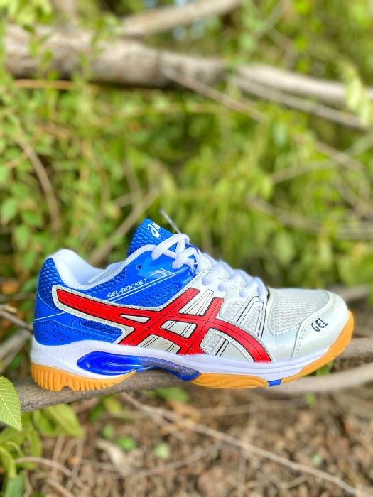 Продам волейбольные кроссы asics