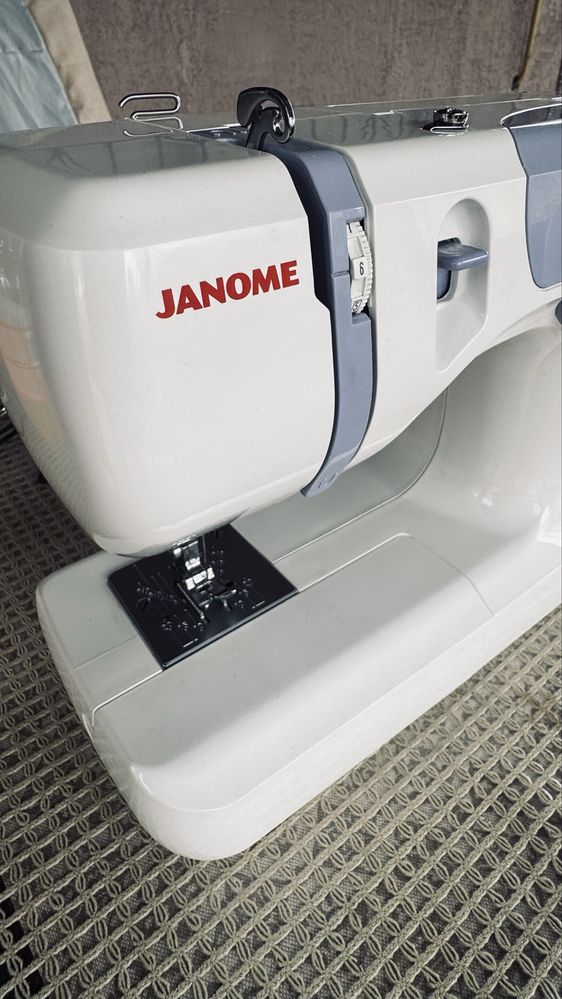 Продам швейную машинку Janome производство Тайланд