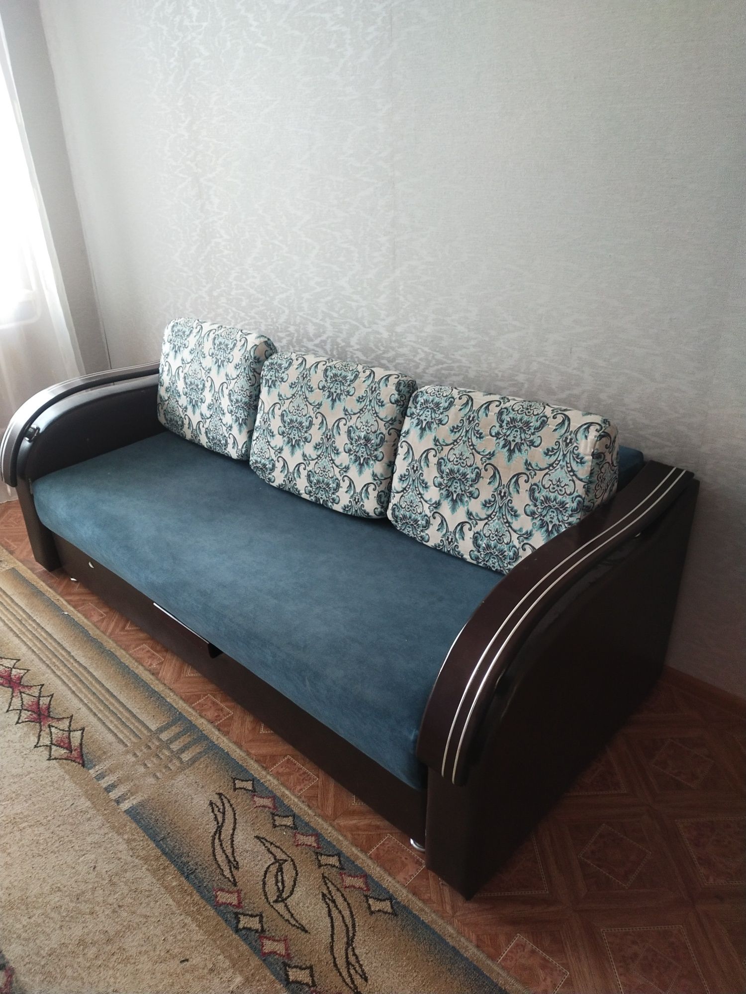 Продам диван в отличном состоянии