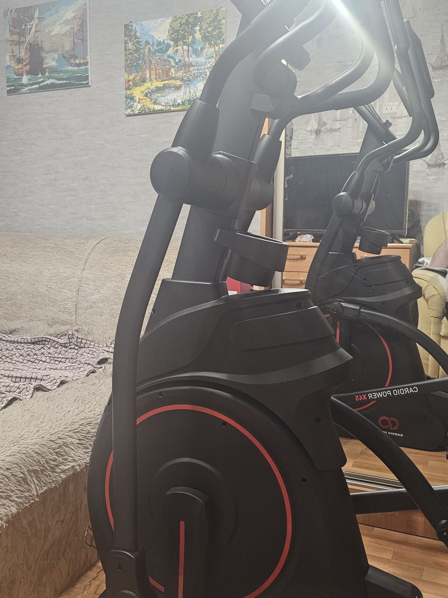 Продам эллиптический тренажер CardioPower x45