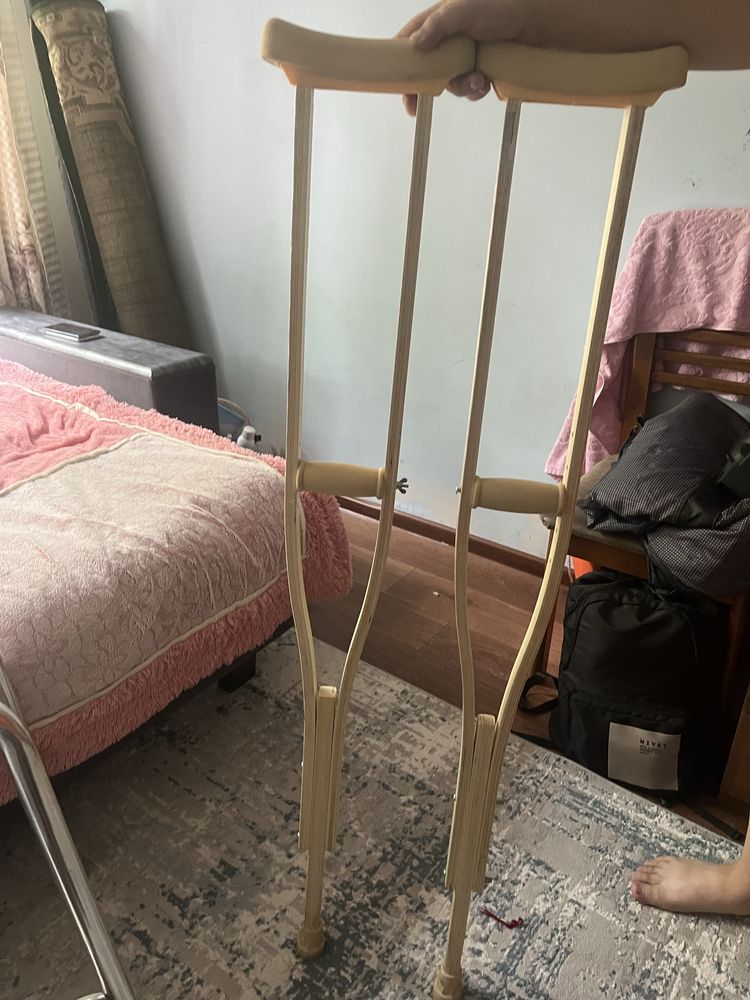 Продам костыли и ходунок